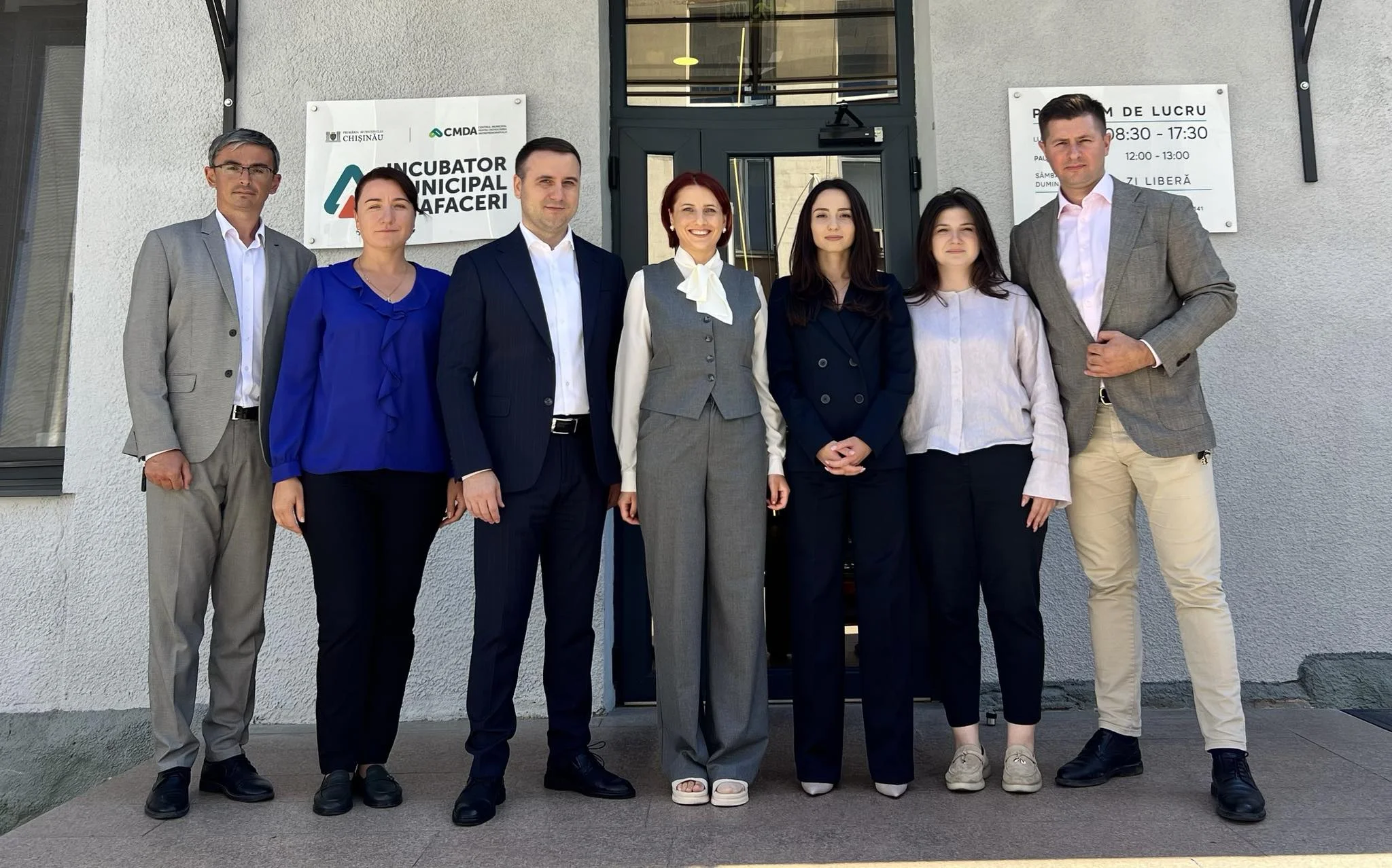 Echipa CMDA și participanții la program